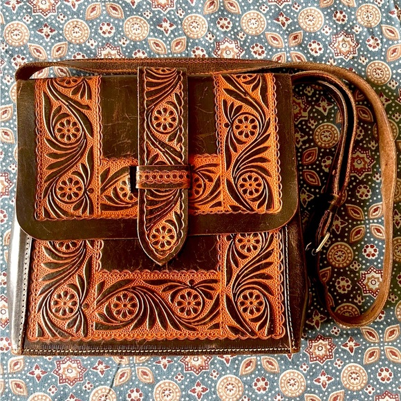 Vintage Hand Tooled Leather Bag 60s 70s Boho Purse Shoulder Crossbody Bag Hippie - Picture 2 of 8